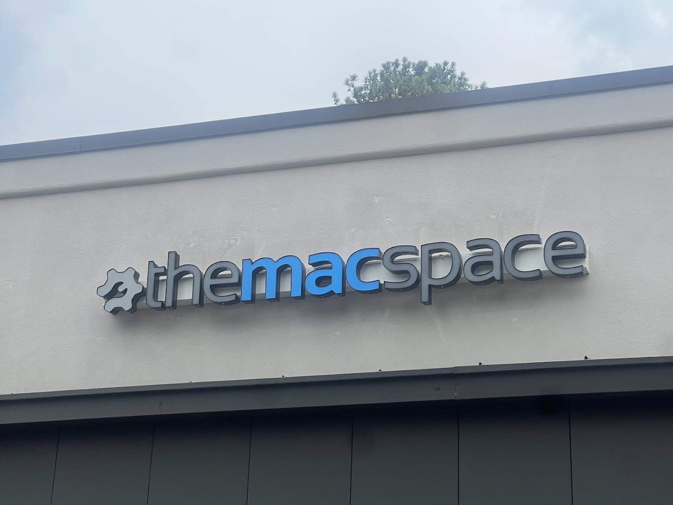 The Mac Space storefront sign - Mac repair shop on Roswell Road, Marietta Georgia