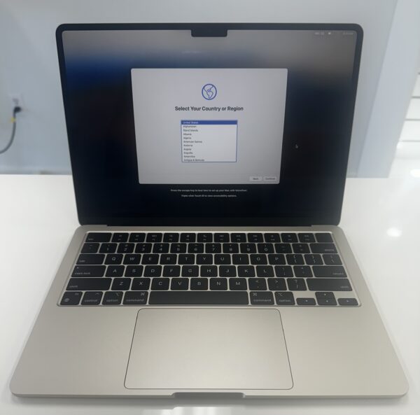 (2022) MacBook Air 13" Starlight [M2][8GB][256GB][A Grade]