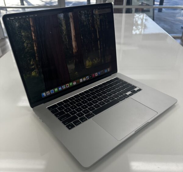 (2023) MacBook Air 15" Starlight [M2][8GB][256GB][A Grade]